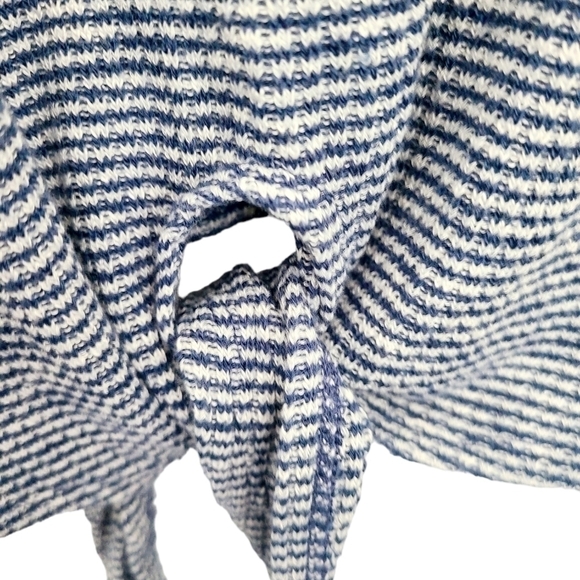 ABERCROMBIE & Fitch Blue Striped Tie Front Long Sleeve Top Size XS - Picture 3 of 8